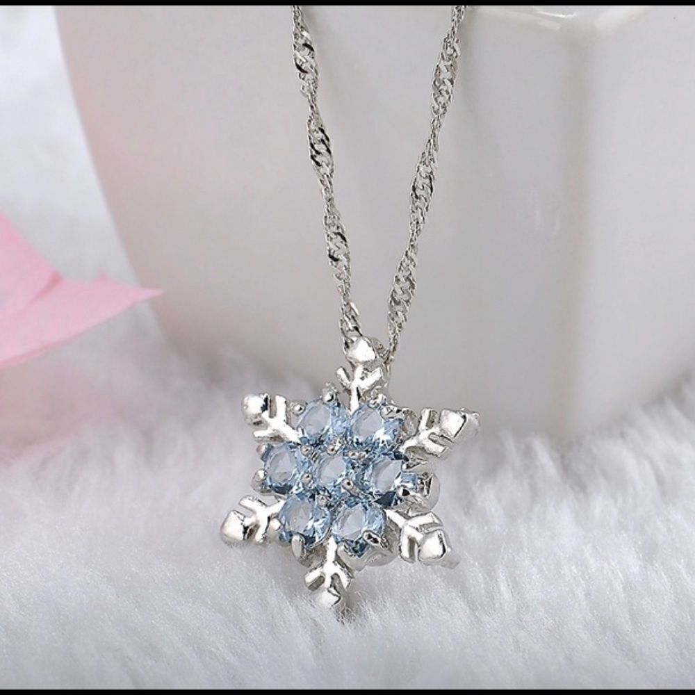 Elegant Blue Crystal   Snowflake Silver Necklace